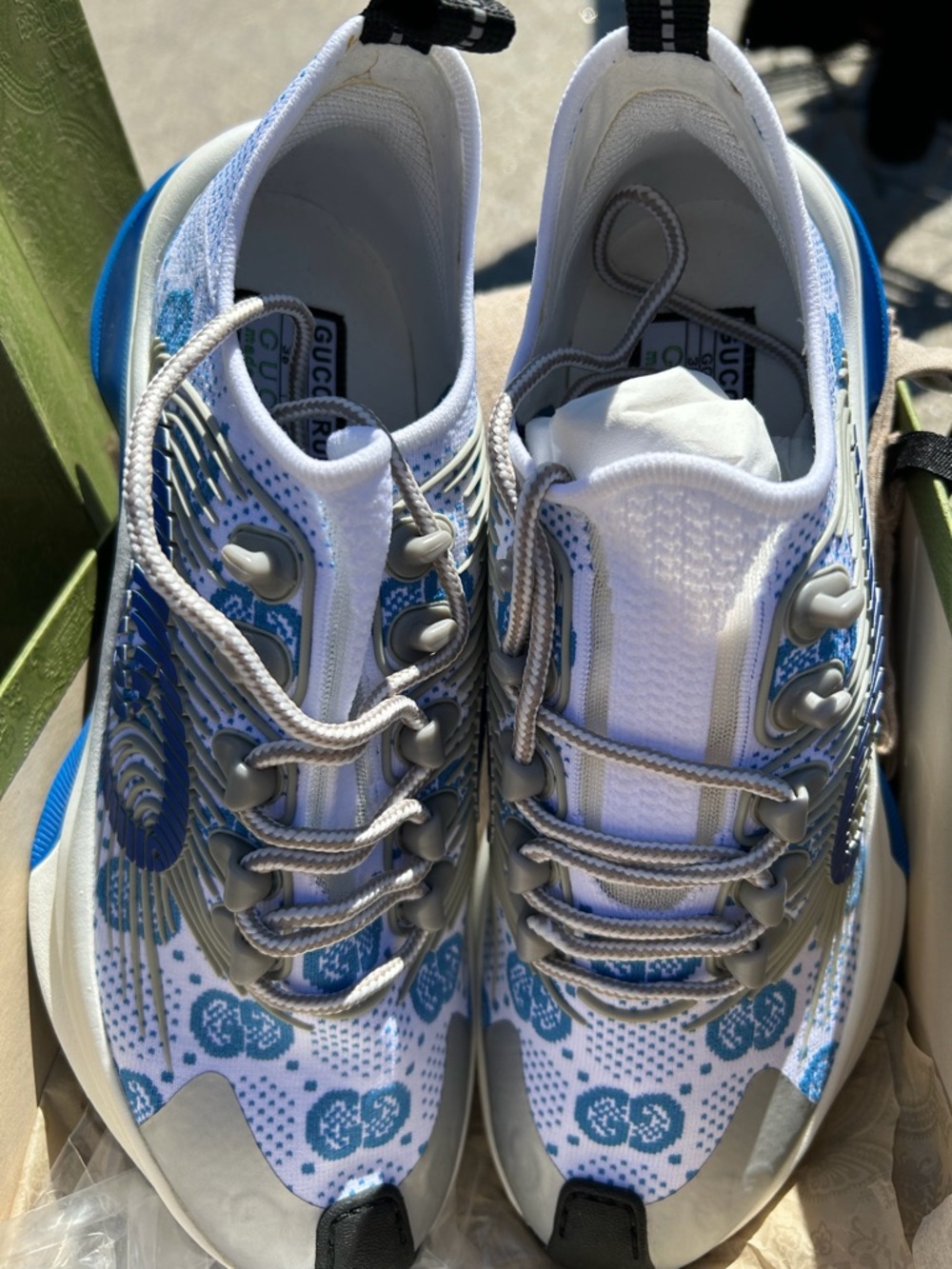 Gucci White and Blue Sneakers with Sporty Wave Design - Picture 6 of 7